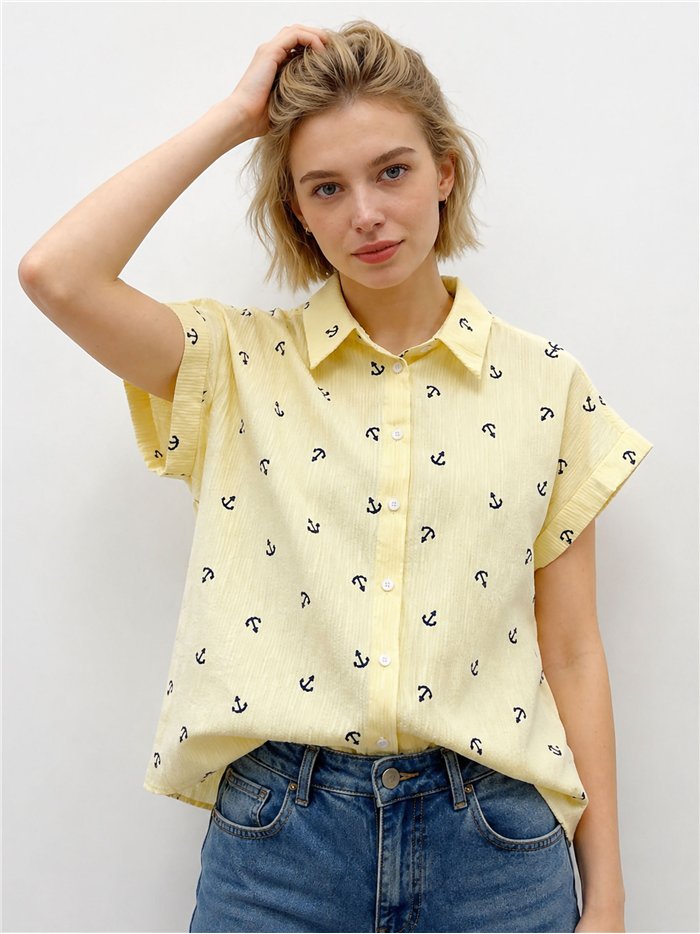 Camisa de manga curta com âncoras bordadas