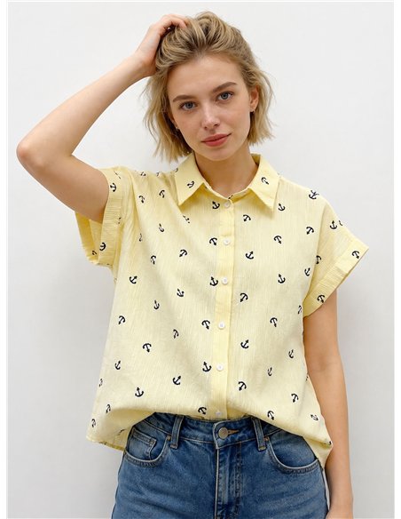 Camisa de manga curta com âncoras bordadas