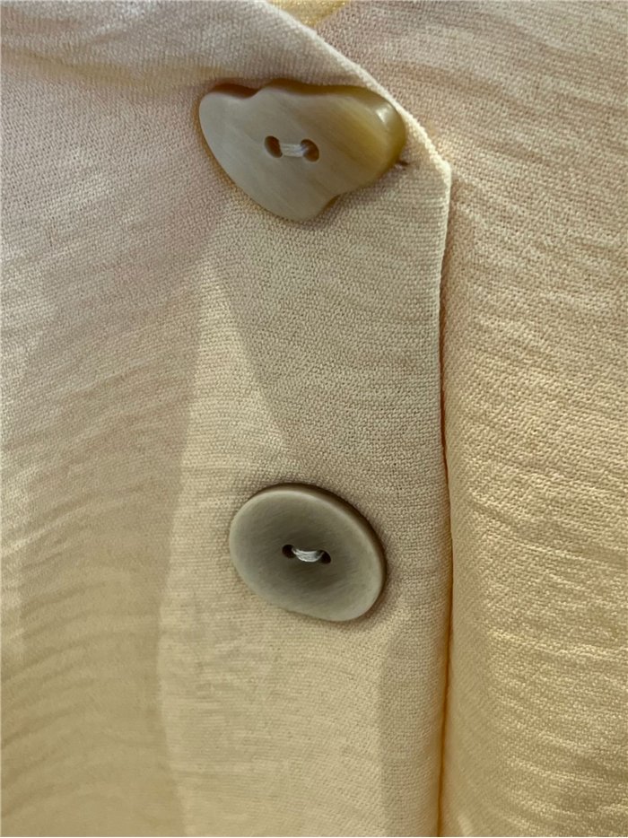 Blusa lisa com botões