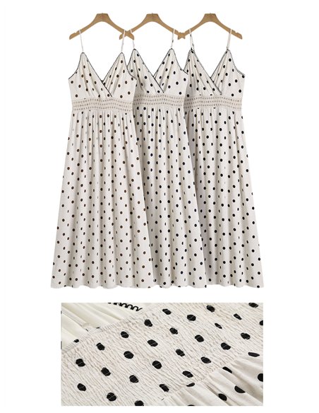 Vestido longo de bolinhas com cintura de crochê