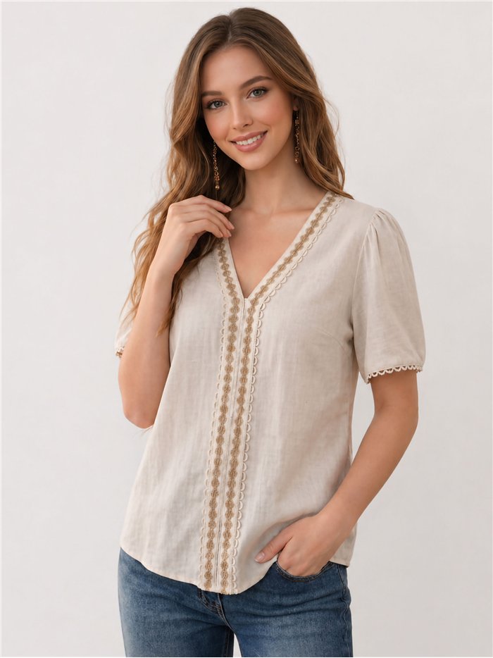 Blusa de linho bordada com mangas curtas.