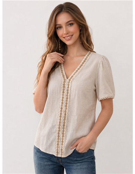 Blusa de linho bordada com mangas curtas.
