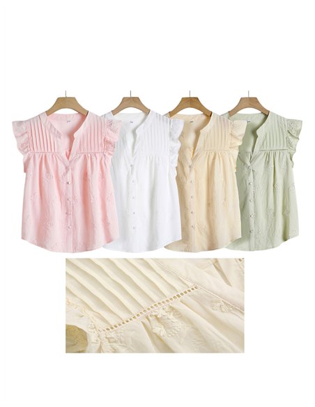 Blusa bordada com detalhe plissado floral