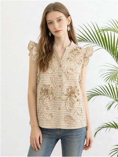 Blusa Vichy bordada com flores franzidas
