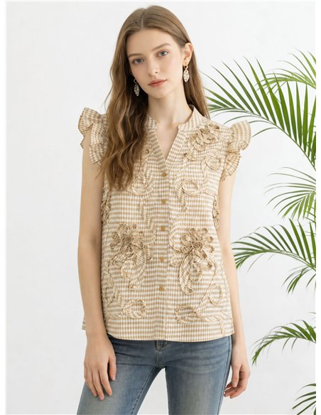 Blusa Vichy bordada com flores franzidas