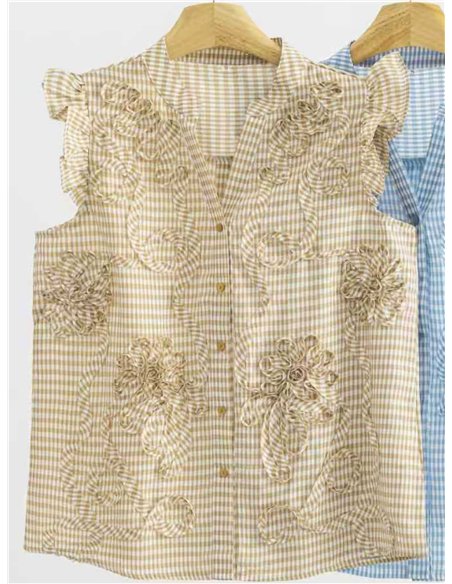 Blusa Vichy bordada com flores franzidas