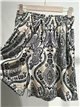 Pantalón corto lycra estampado paisley