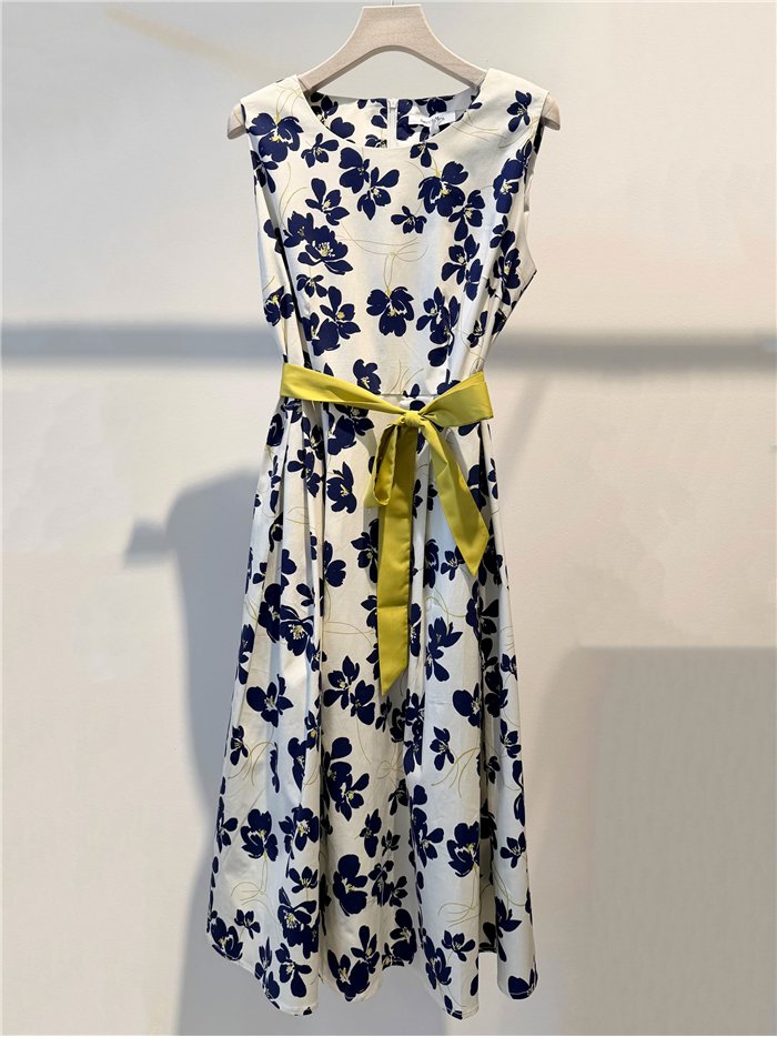 Vestido midi floral sin mangas con cinturón