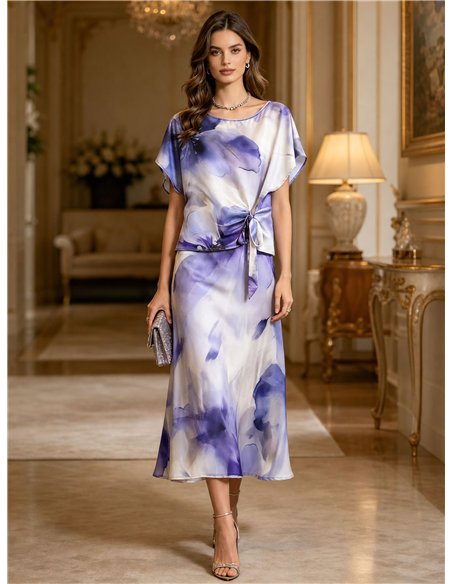 Completo composto da blusa con stampa acquerello, laccetto laterale e gonna midi.