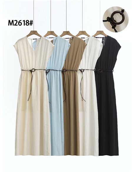 Vestido longo de linho com cordão.