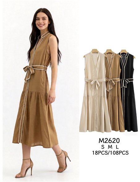 Vestido camisa com detalhes contrastantes e cinto.