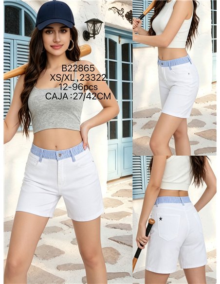 Bermuda in denim bianco con elastico a righe in vita