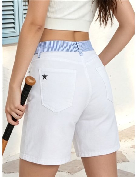 Bermuda in denim bianco con elastico a righe in vita