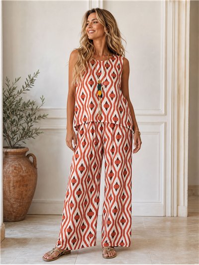 Diamond geo-printed lycra blouse with necklace and trousers set