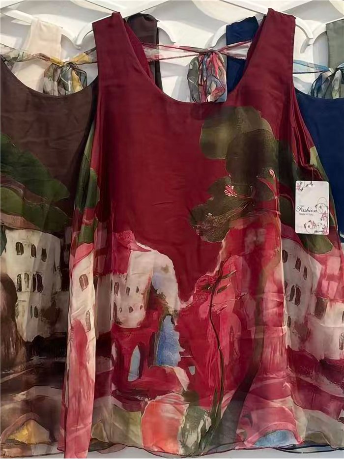 Blusa de chiffon com estampa de paisagem