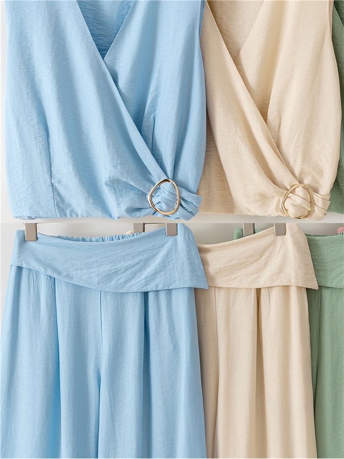 Completo composto da top a portafoglio e pantaloni palazzo