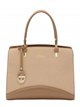 Bolso shopper elegante con colgante medallón