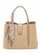 Bolso tote con pañuelo decorativo