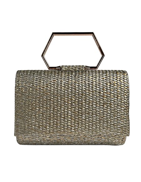Cartera de fiesta de rafia con asa geométrica