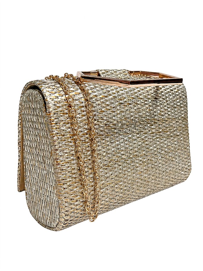 Cartera de fiesta de rafia con asa geométrica