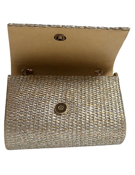 Cartera de fiesta de rafia con asa geométrica