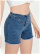 Short vaquero con tachuelas