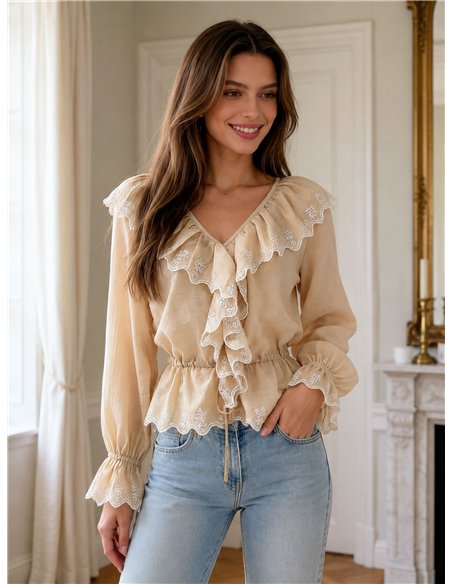 Blusa romântica com babados bordados