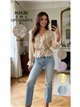 Blusa romântica com babados bordados