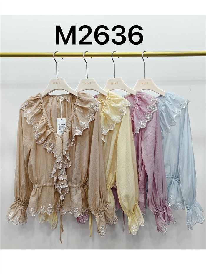 Blusa romântica com babados bordados