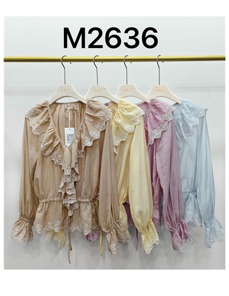 Blusa romântica com babados bordados