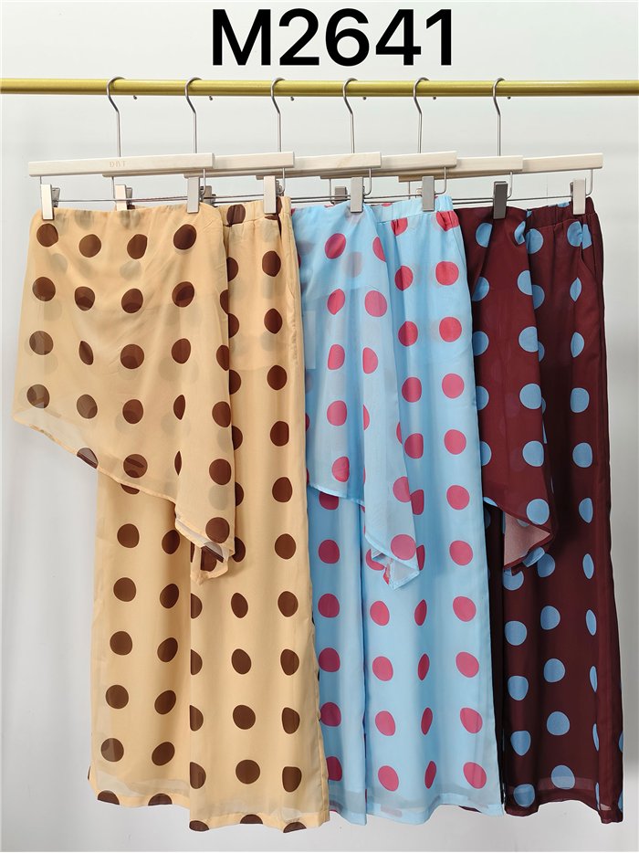 Conjunto lunares top palabra de honor y pantalón