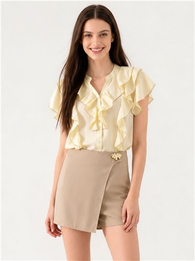 Short falda con adorno