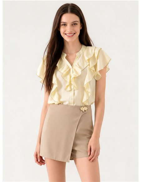 Short falda con adorno