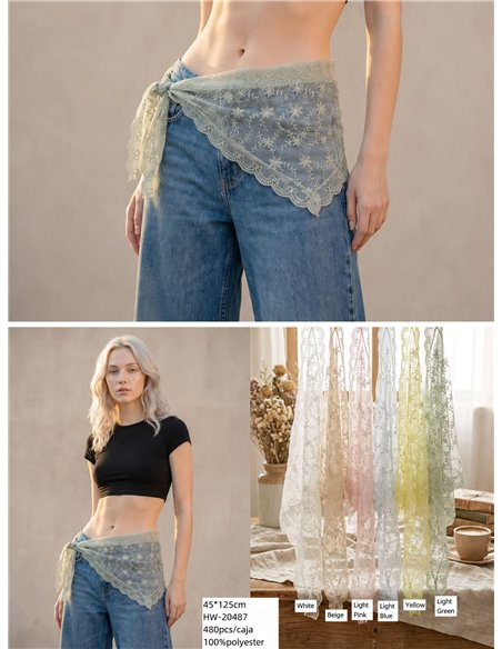 Lenço triangular de tule bordado