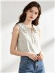 Ärmellose Bluse mit Blumenmuster und Rüschenausschnitt