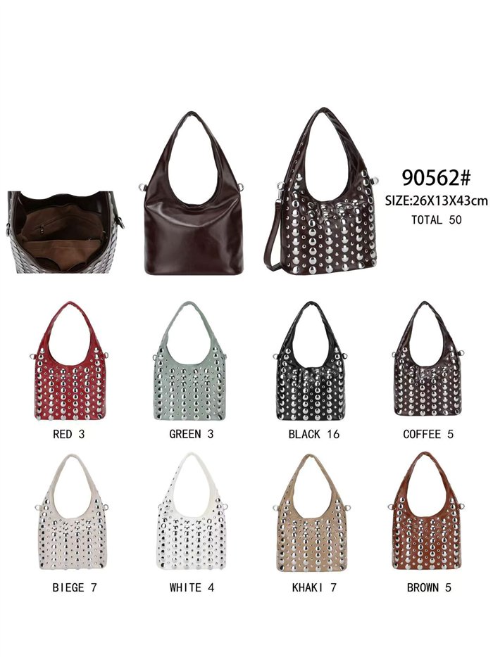 Bolso hobo con tachuelas