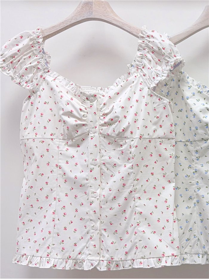 Top floral fruncido manga corta