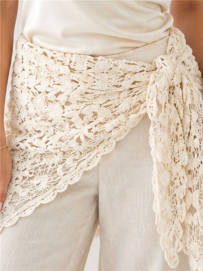 Pañuelo triangular de crochet floral