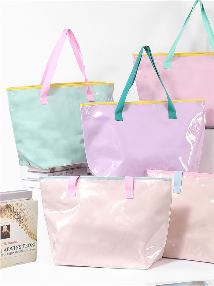 Strandtasche aus Vinyl mit kontrastierender Borte
