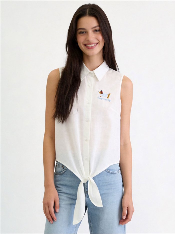 Camicia senza maniche annodata con ricamo di un bassotto