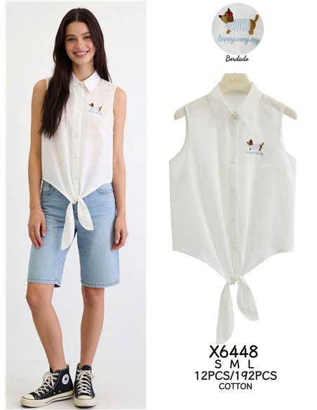 Camicia senza maniche annodata con ricamo di un bassotto
