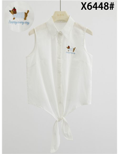 Camicia senza maniche annodata con ricamo di un bassotto