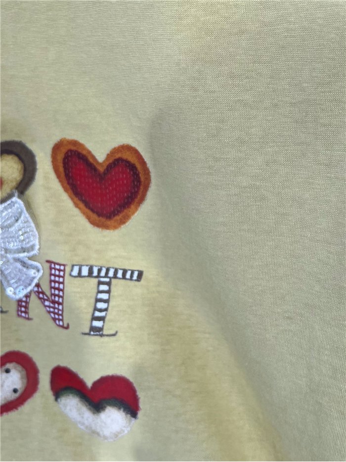 Ich möchte ein T-Shirt mit Herzen.