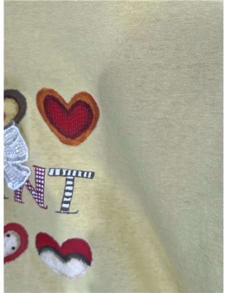 Ich möchte ein T-Shirt mit Herzen.