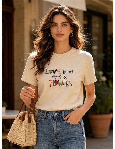 Camiseta "Amor nos olhos dela e flores"