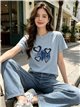 Camiseta com corações azuis