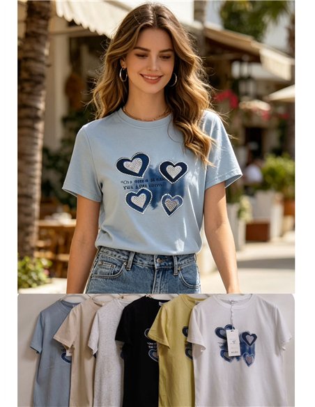Camiseta com corações azuis