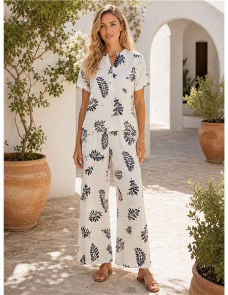 Conjunto blusa estampado hojas y pantalón