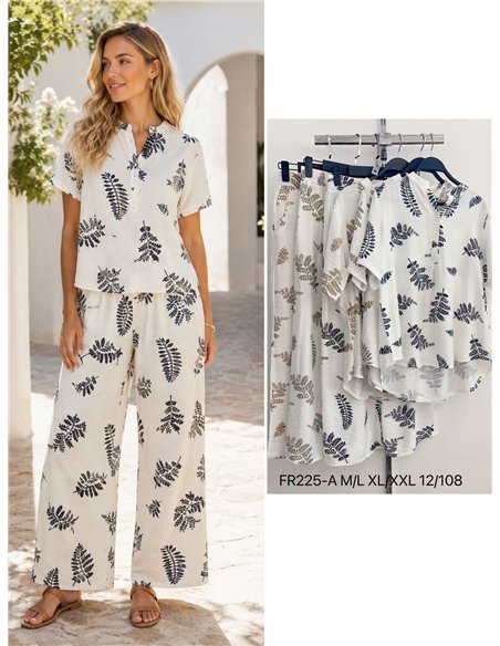 Conjunto blusa estampado hojas y pantalón