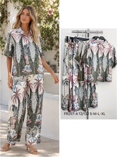 Conjunto camisa estampada tropical y pantalón 2